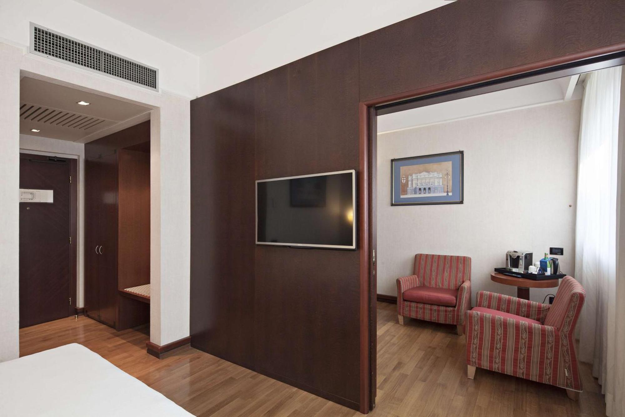 Hotel NH Milano Machiavelli Esterno foto
