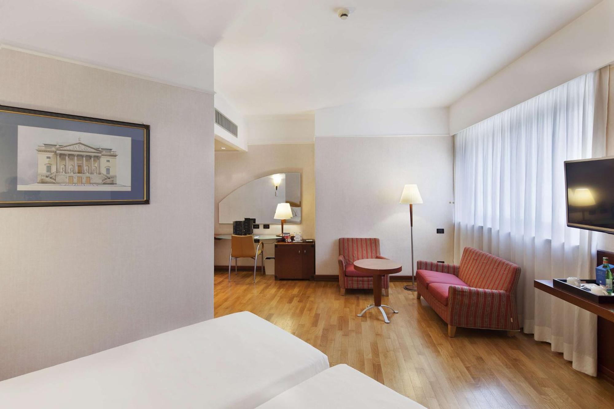 Hotel NH Milano Machiavelli Esterno foto