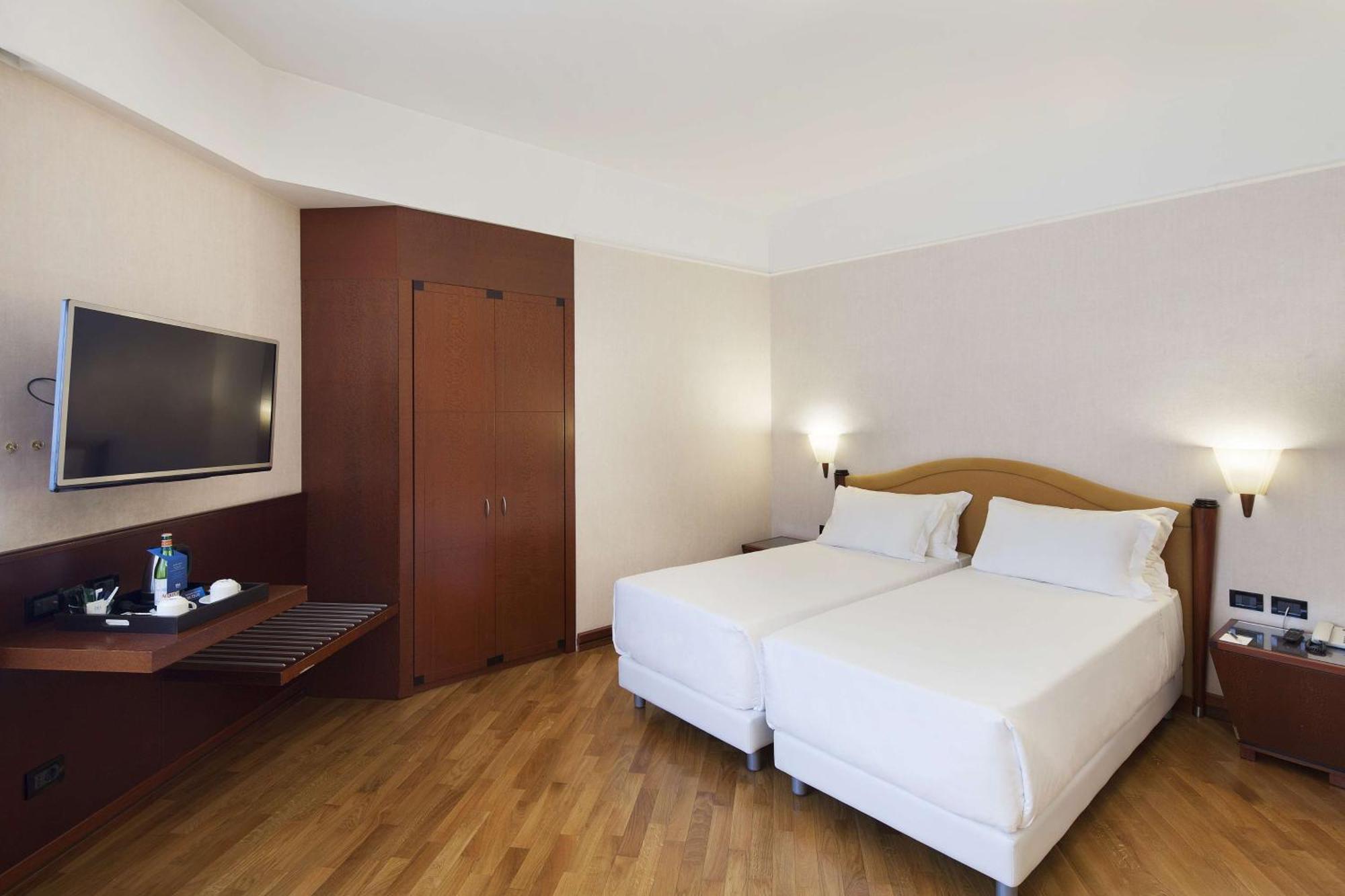 Hotel NH Milano Machiavelli Esterno foto