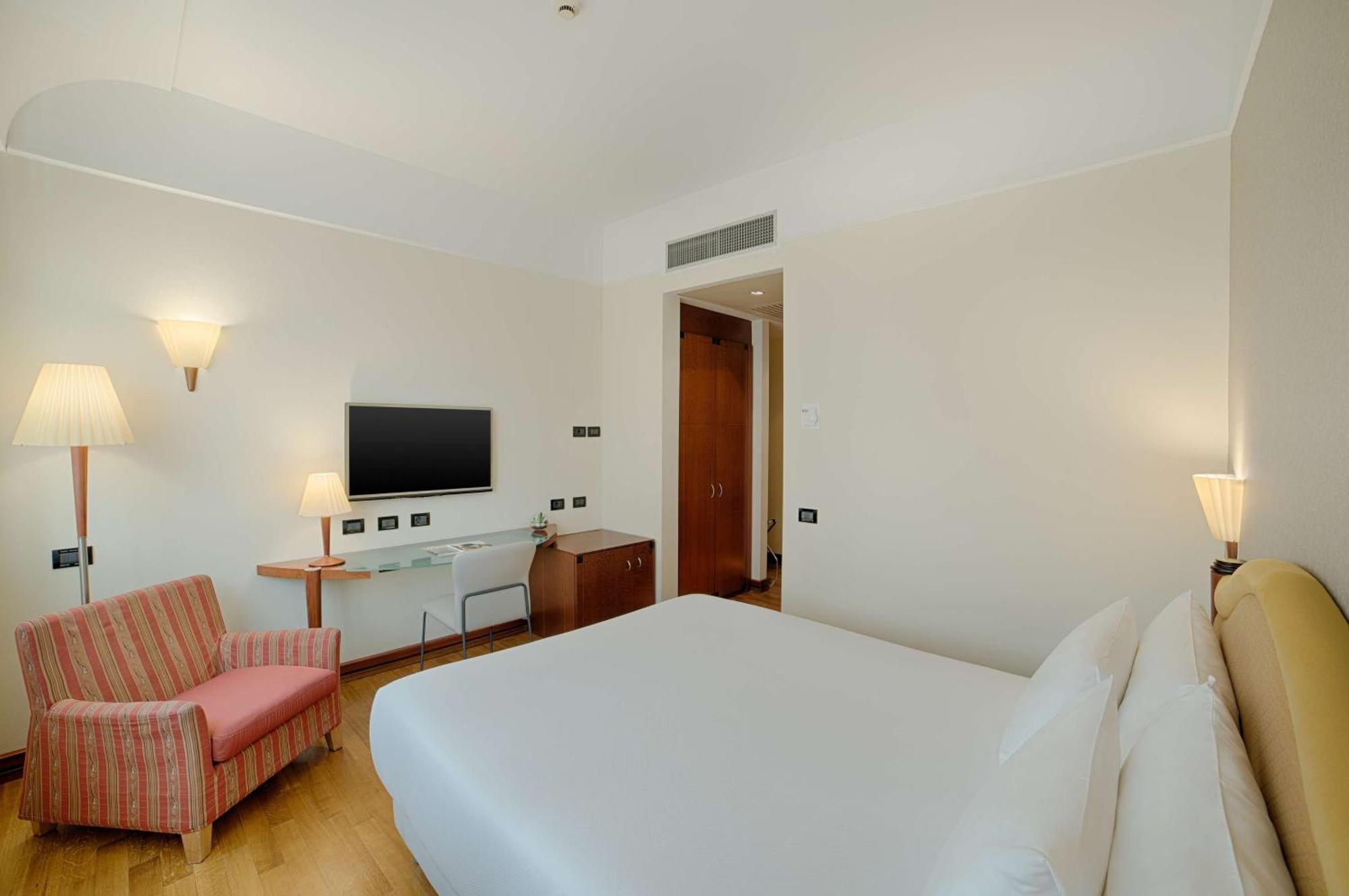 Hotel NH Milano Machiavelli Esterno foto