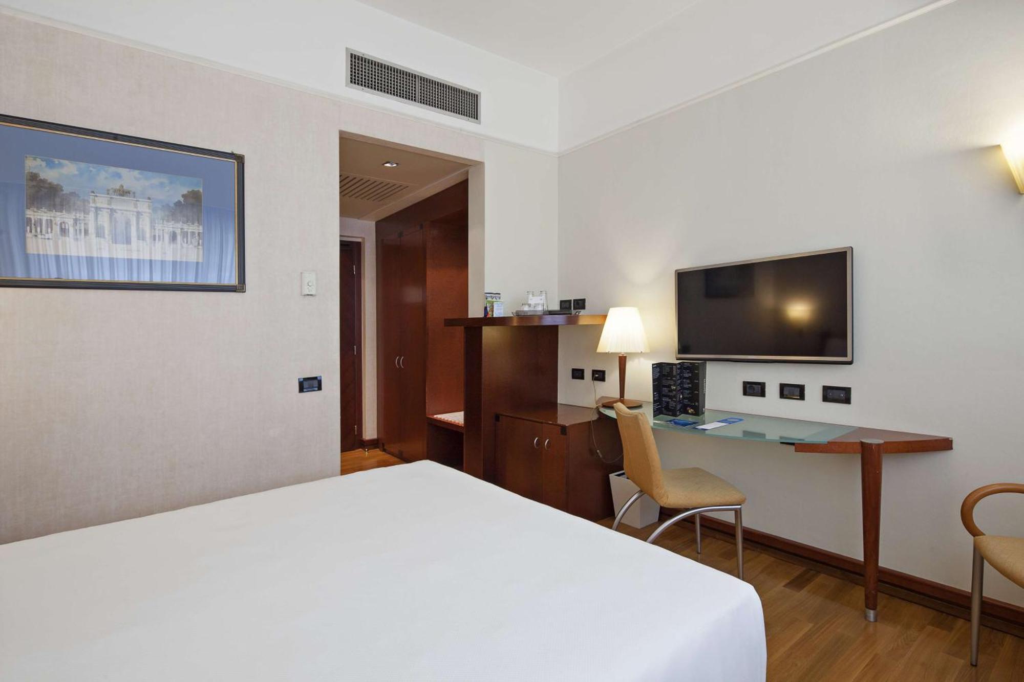 Hotel NH Milano Machiavelli Esterno foto